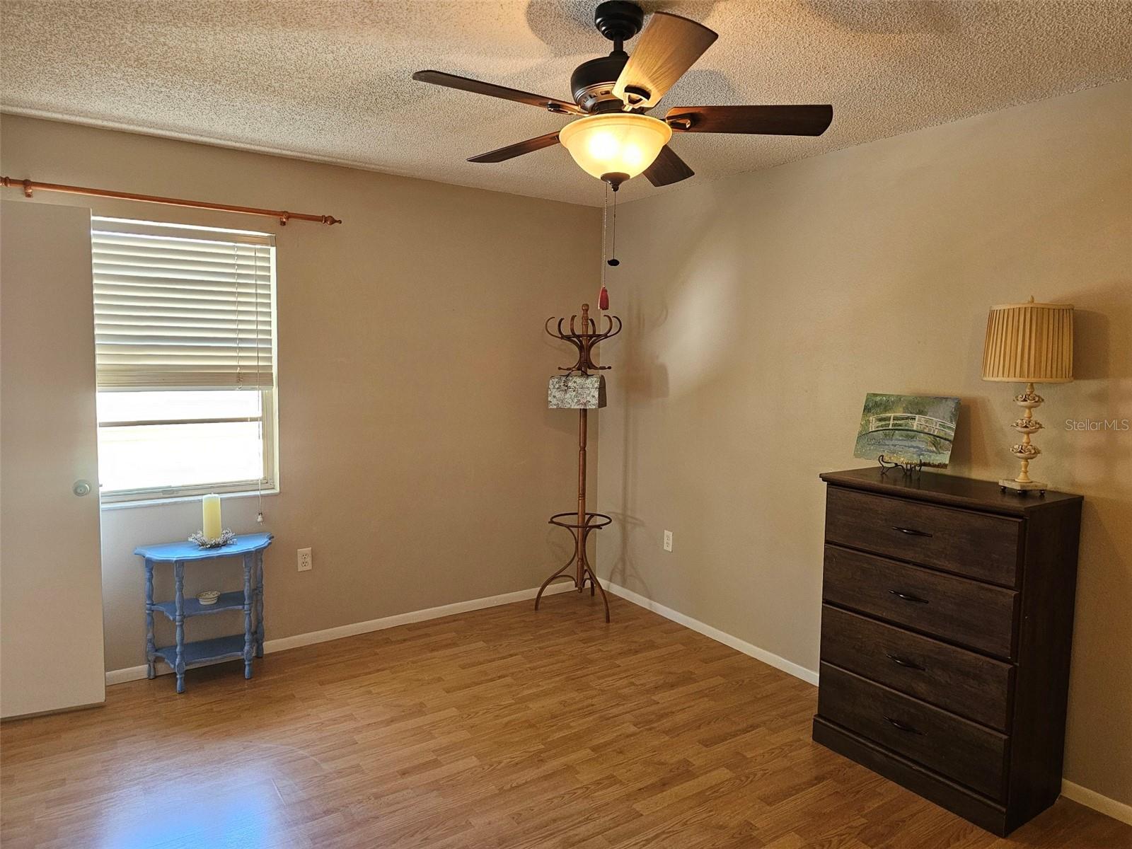 Listing photo id 11 for 3774 59th Avenue W 3774