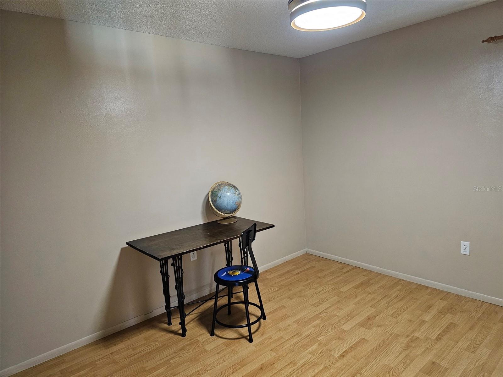 Listing photo id 15 for 3774 59th Avenue W 3774