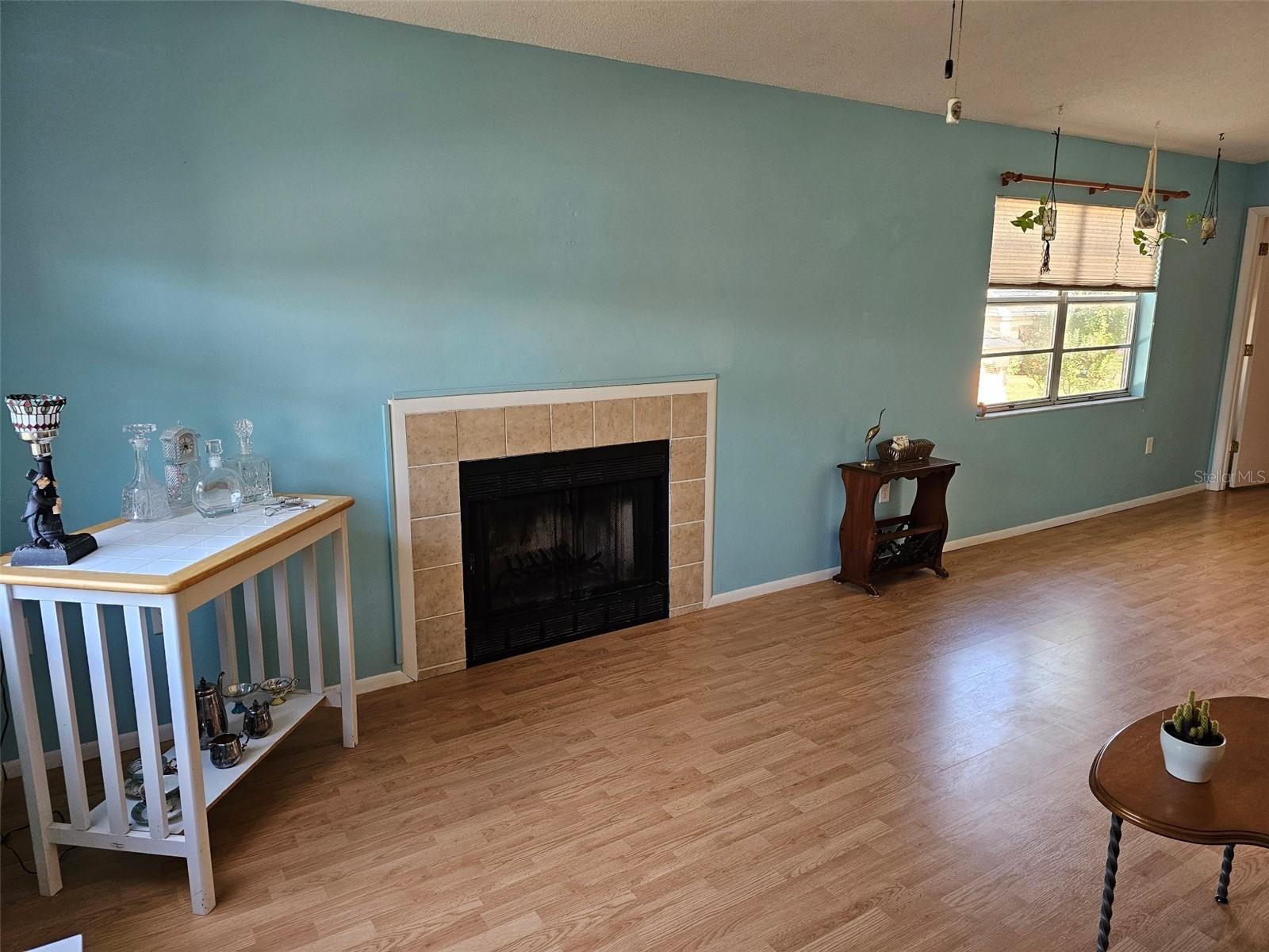 Listing photo id 2 for 3774 59th Avenue W 3774