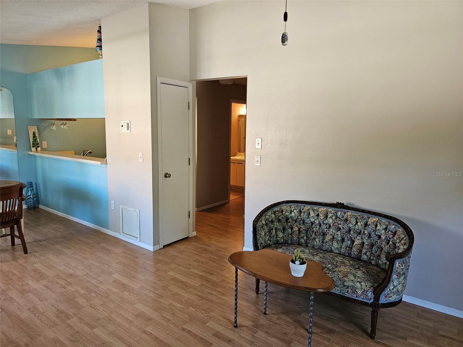 Listing photo id 3 for 3774 59th Avenue W 3774