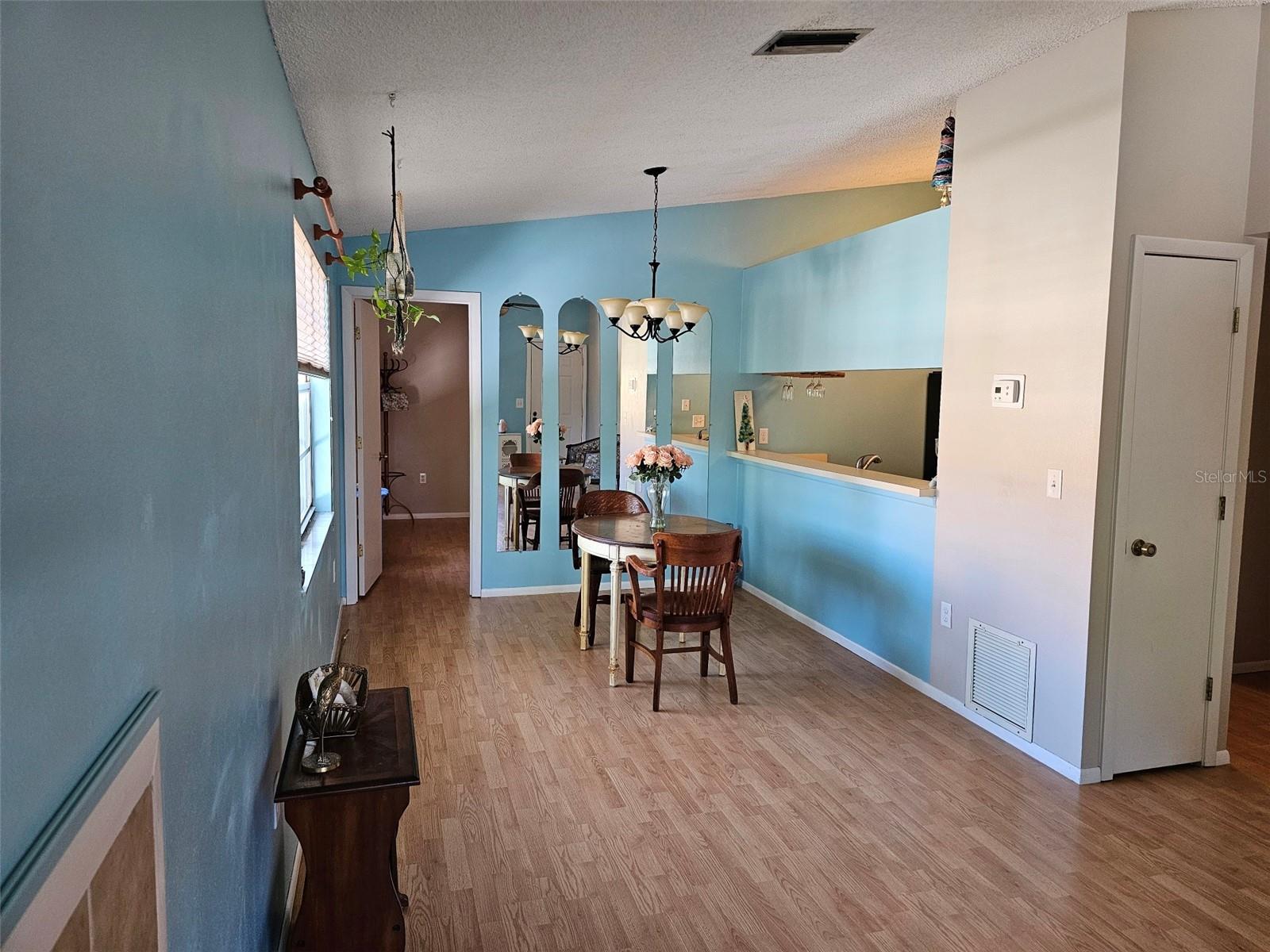 Listing photo id 4 for 3774 59th Avenue W 3774