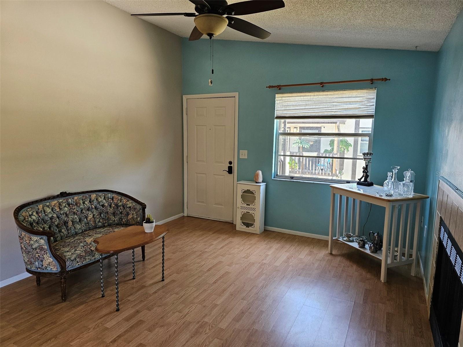 Listing photo id 5 for 3774 59th Avenue W 3774