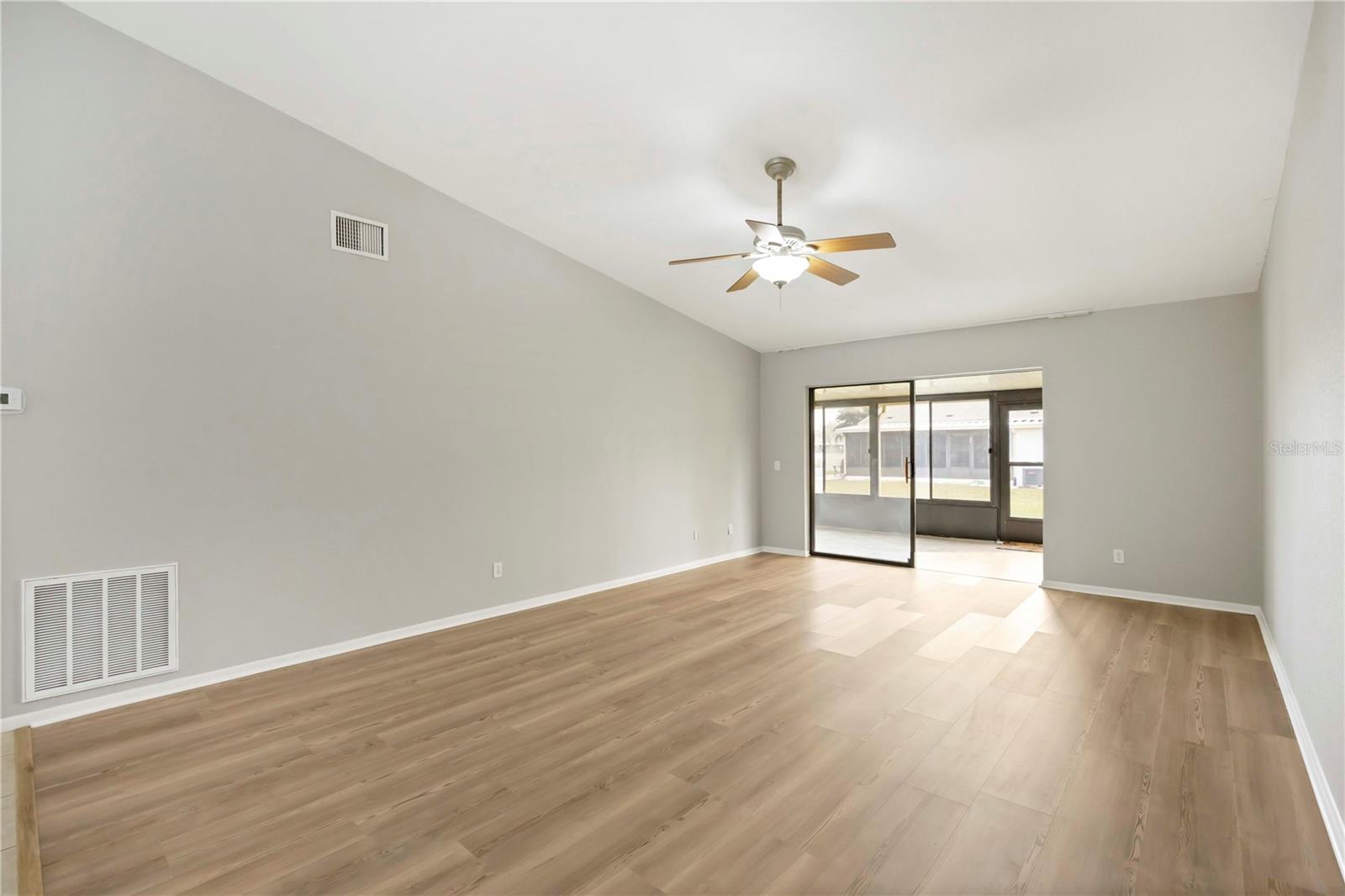 Image 19 of 53 For 6515 Heritage Lane 2615