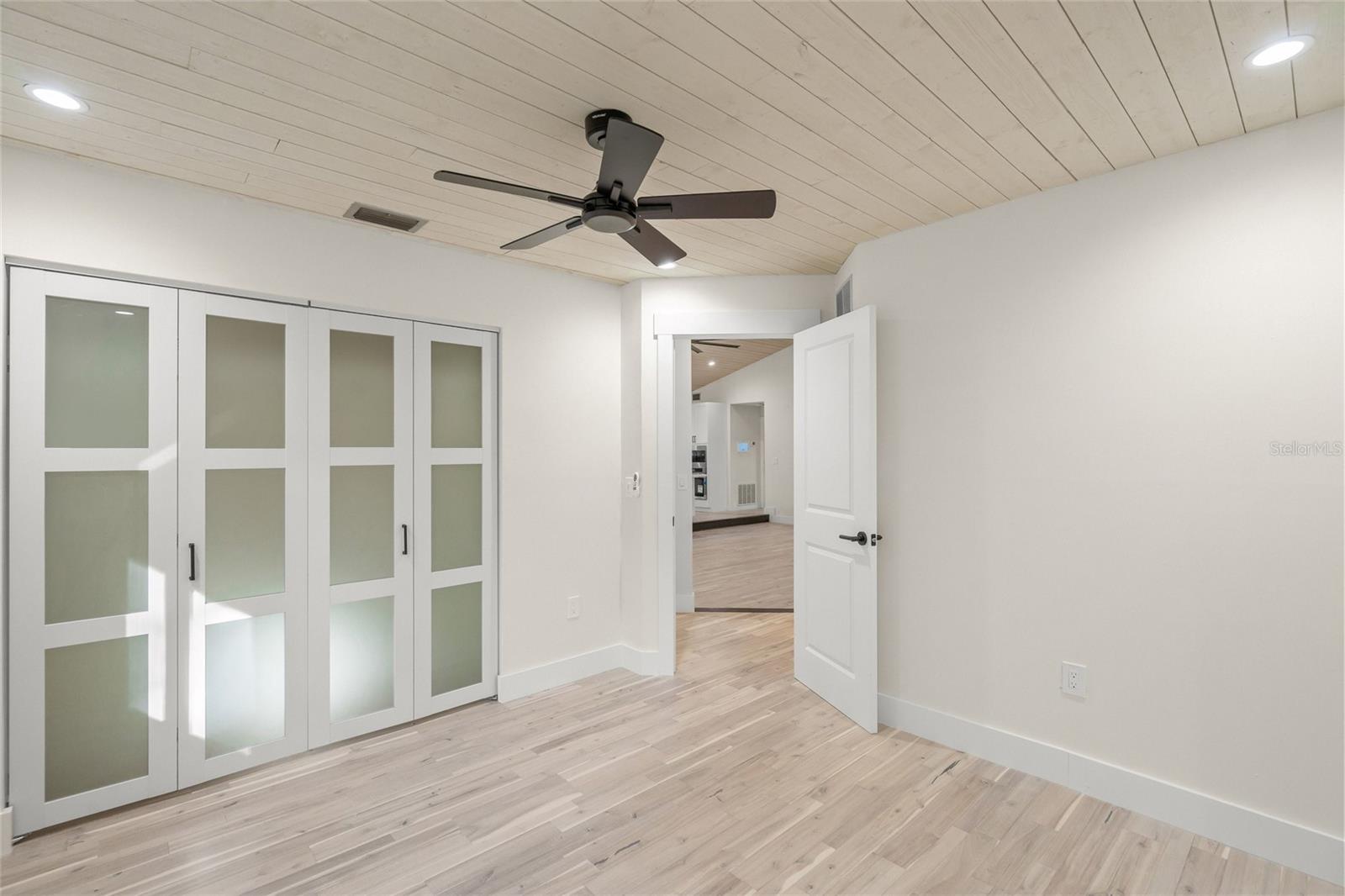 Image 25 of 35 For 4916 Hidden Oaks Trail