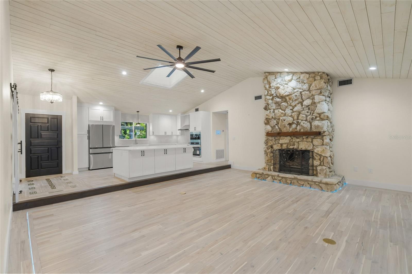 Image 8 of 35 For 4916 Hidden Oaks Trail