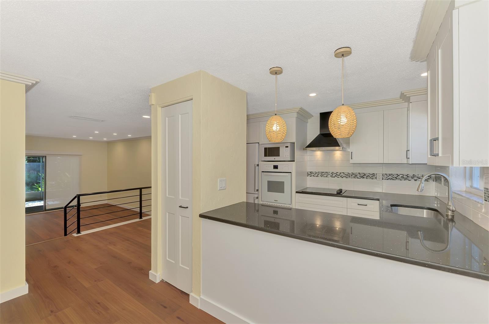 Image 11 of 60 For 707 Venice Avenue 707a