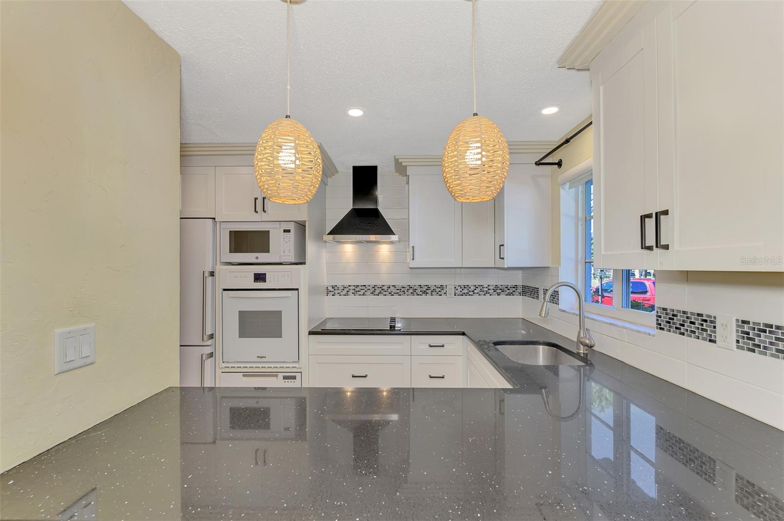 Image 12 of 60 For 707 Venice Avenue 707a