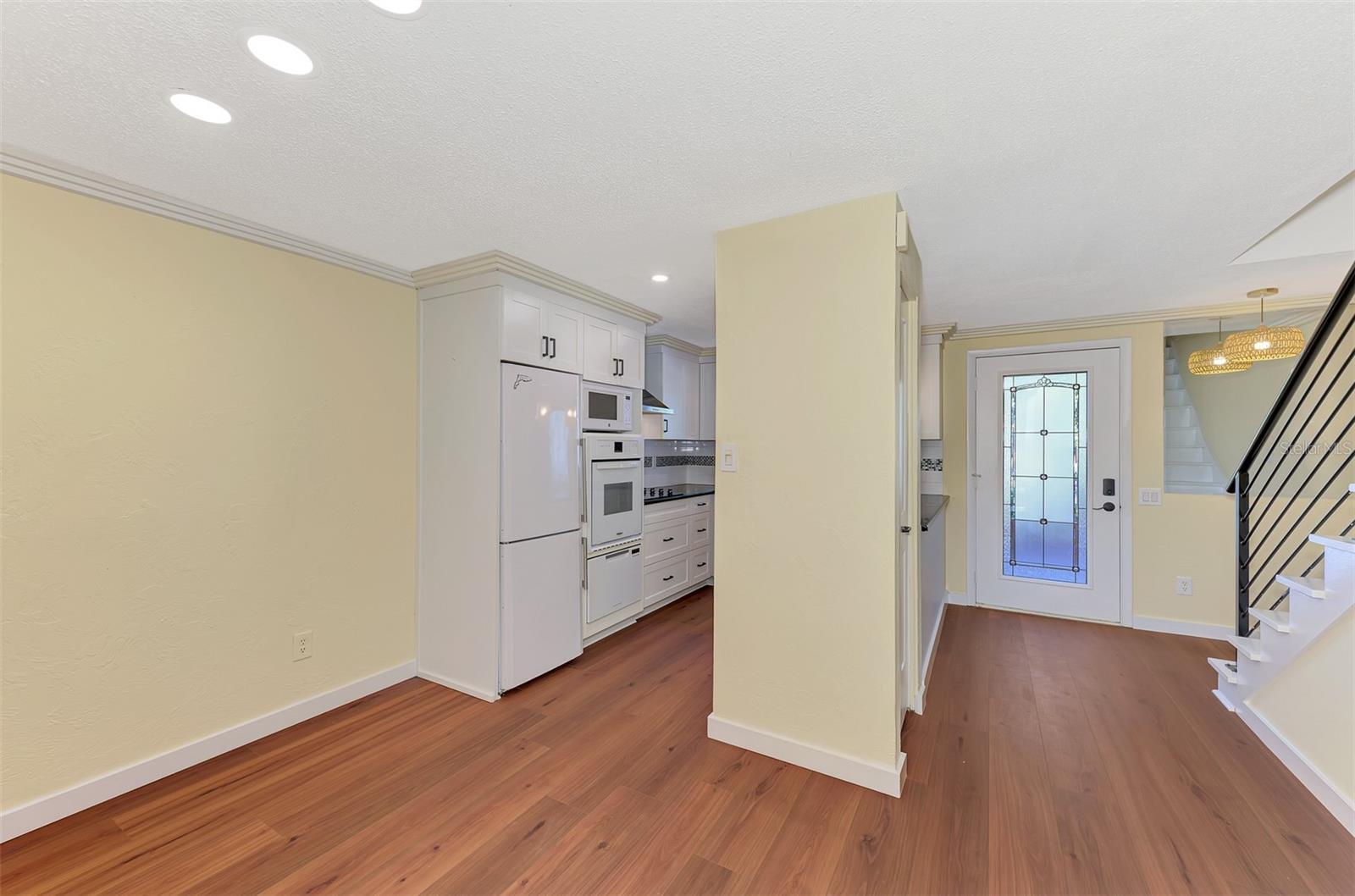 Image 14 of 60 For 707 Venice Avenue 707a