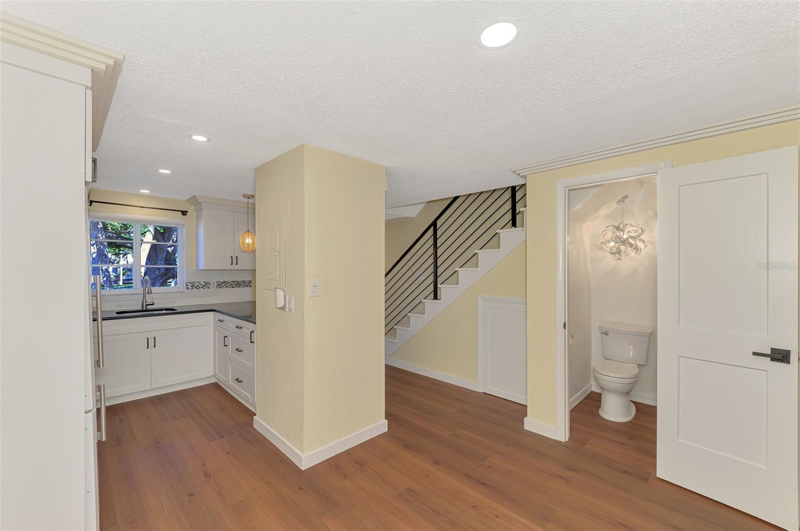 Image 16 of 60 For 707 Venice Avenue 707a