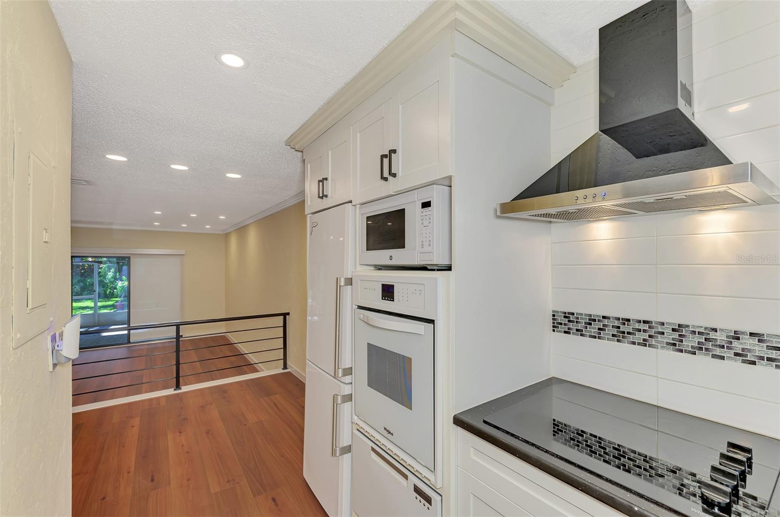 Image 22 of 60 For 707 Venice Avenue 707a