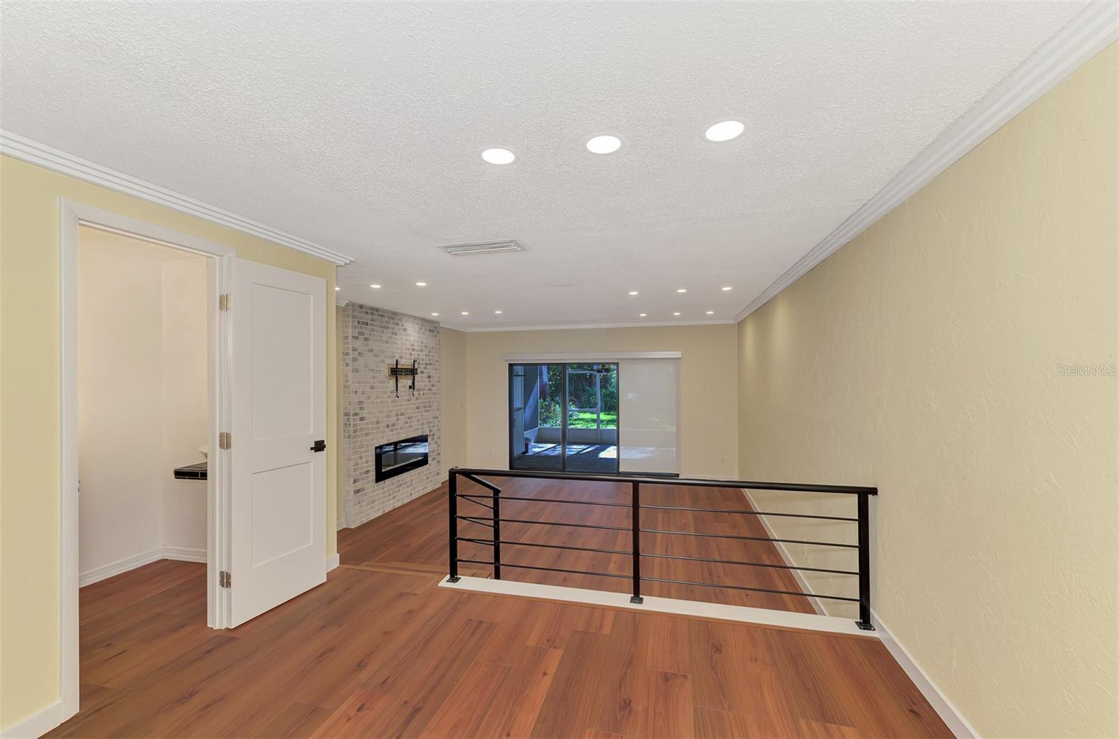 Image 23 of 60 For 707 Venice Avenue 707a