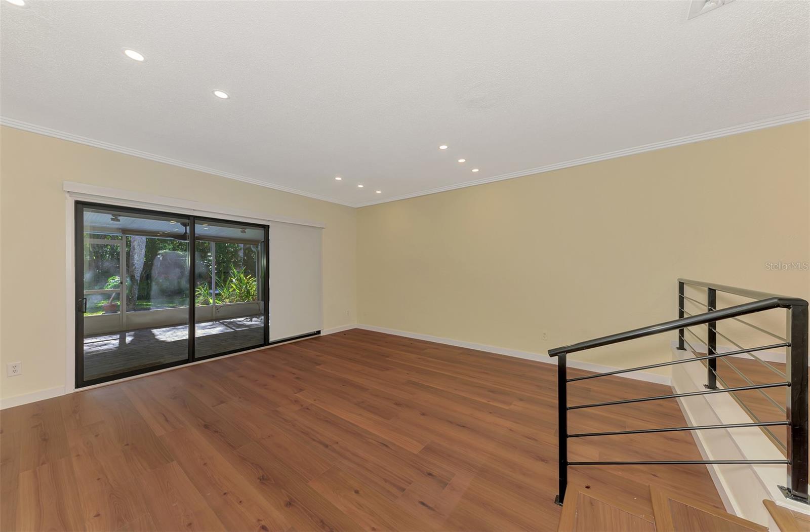 Image 25 of 60 For 707 Venice Avenue 707a