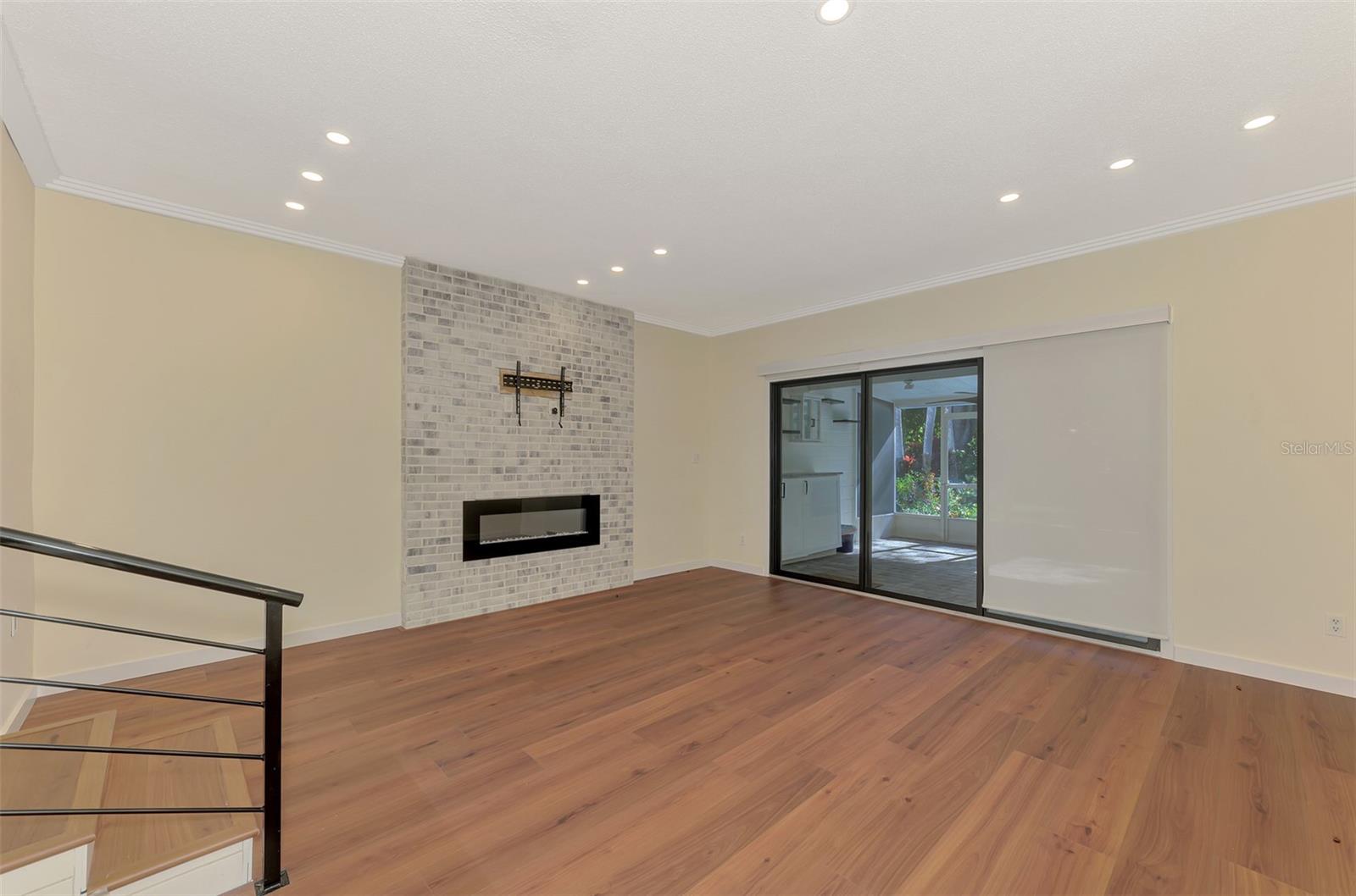 Image 26 of 60 For 707 Venice Avenue 707a