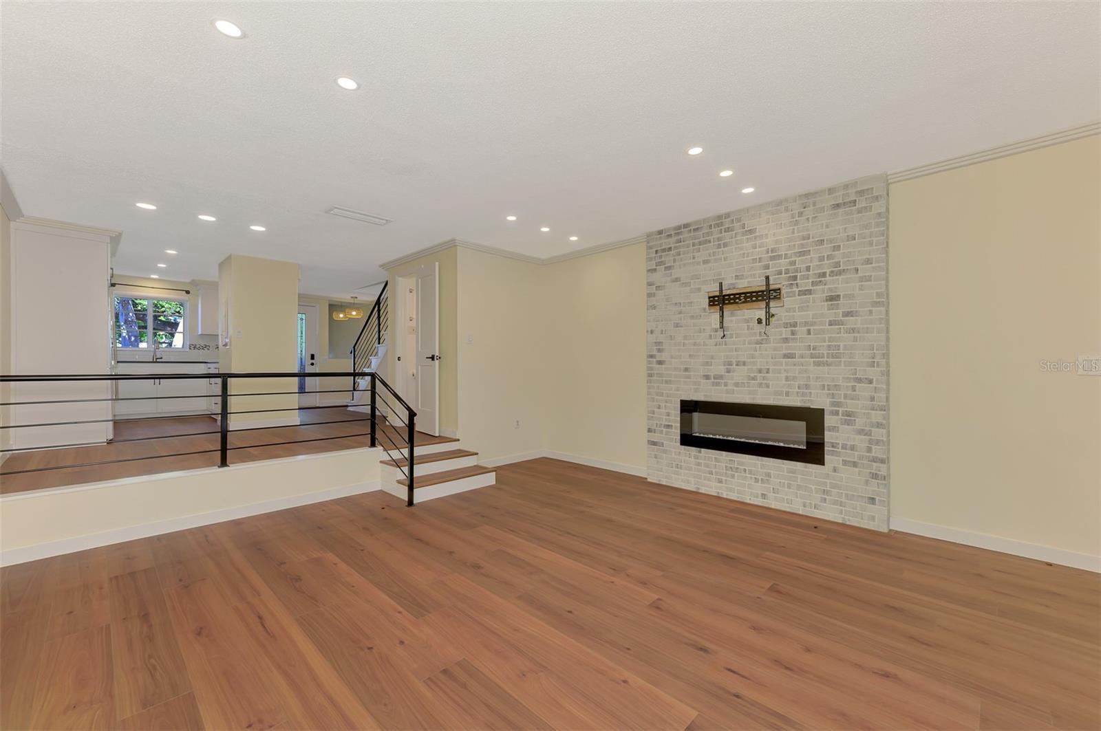 Image 27 of 60 For 707 Venice Avenue 707a