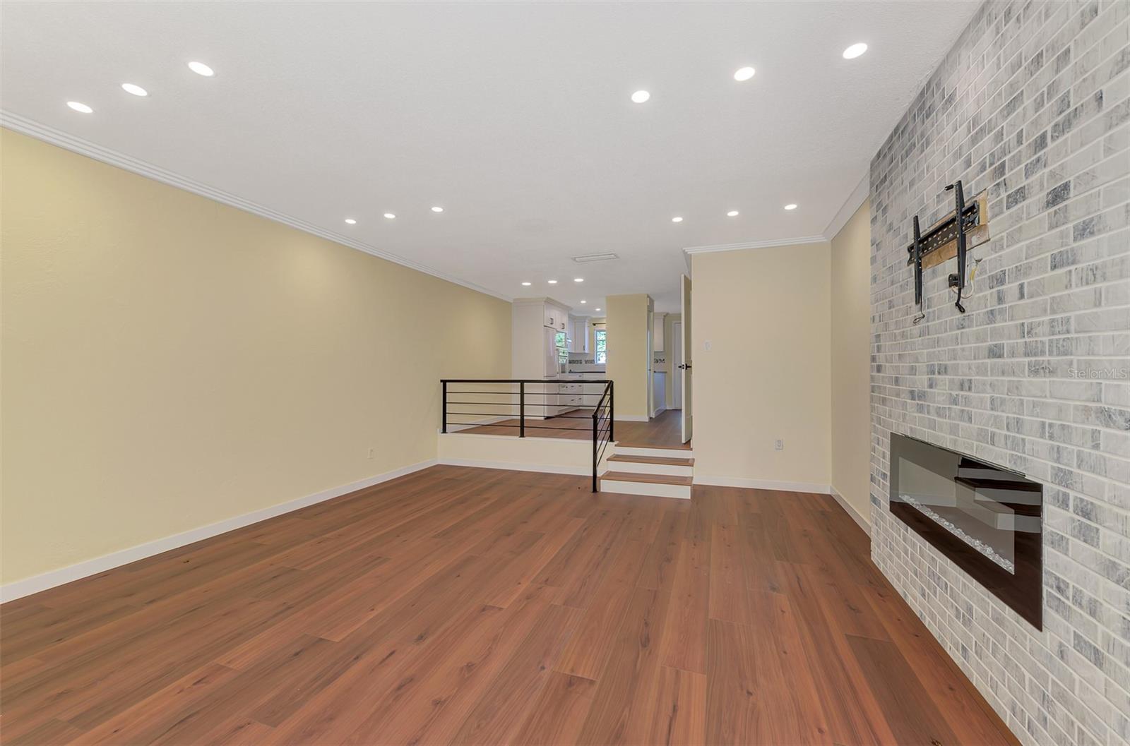 Image 28 of 60 For 707 Venice Avenue 707a