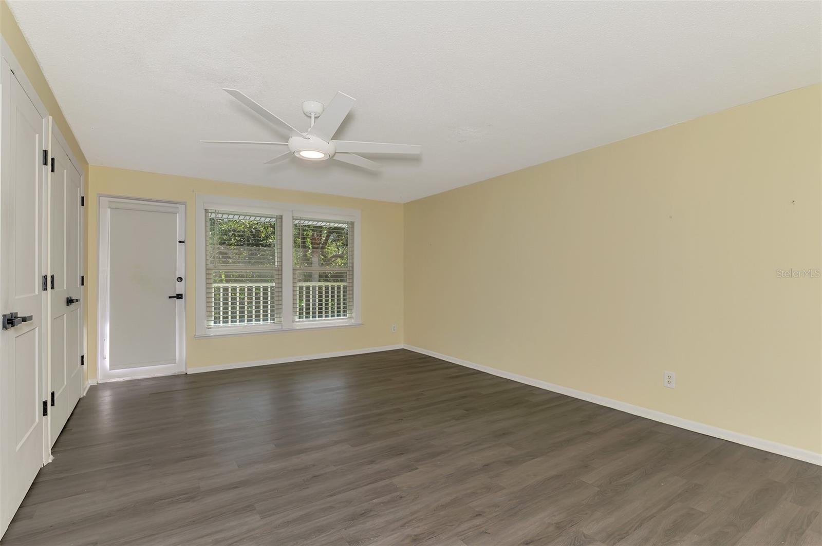 Image 31 of 60 For 707 Venice Avenue 707a