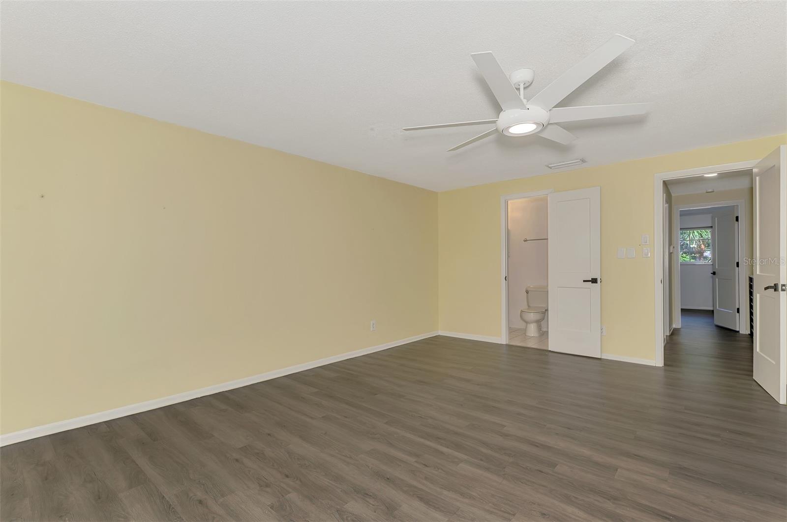 Image 34 of 60 For 707 Venice Avenue 707a