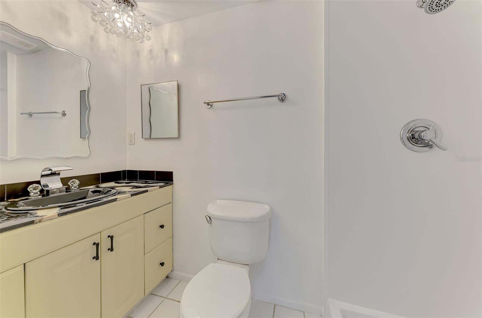 Image 35 of 60 For 707 Venice Avenue 707a