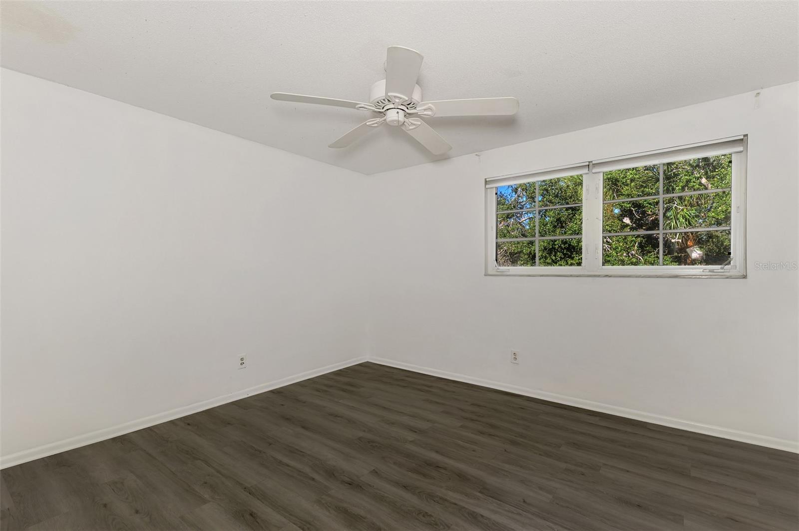 Image 37 of 60 For 707 Venice Avenue 707a