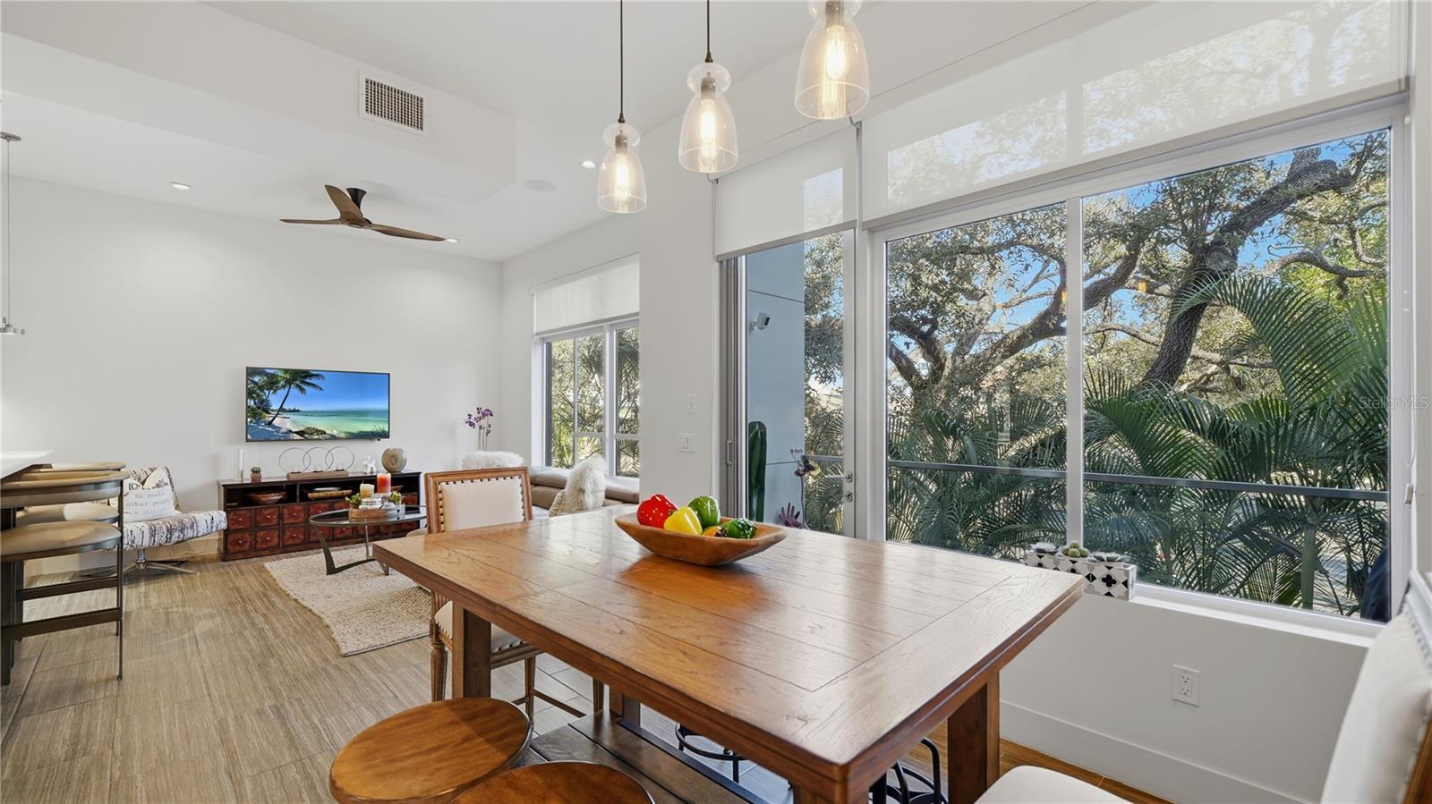 Image 11 of 53 For 209 Cosmopolitan Court