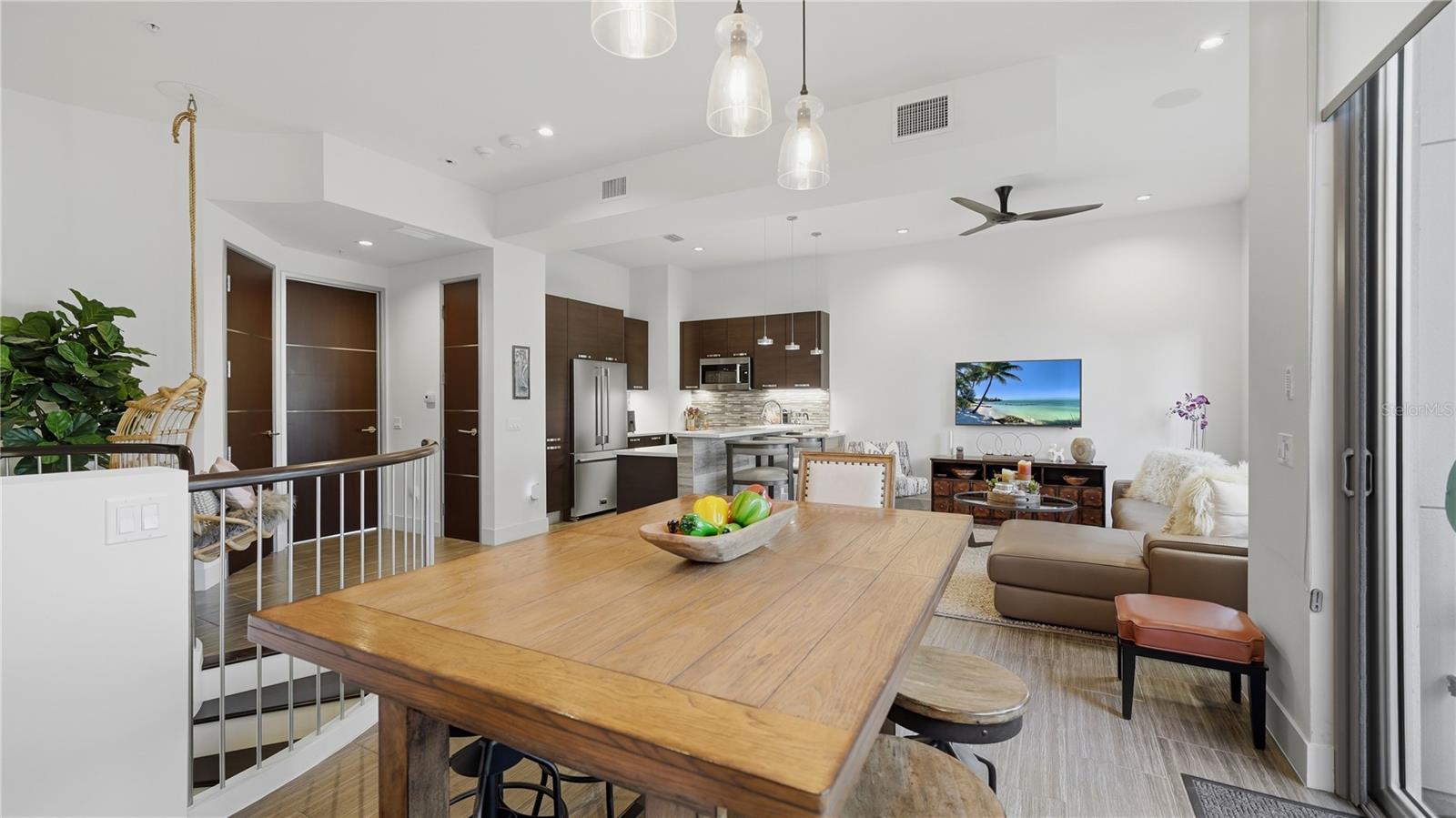 Image 12 of 53 For 209 Cosmopolitan Court