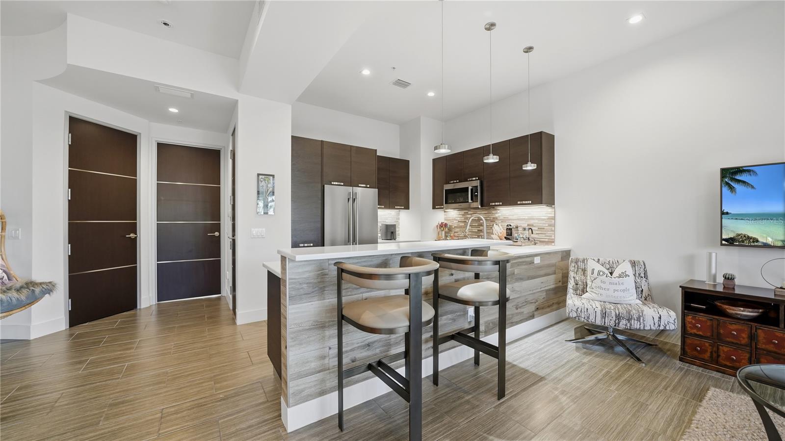 Image 18 of 53 For 209 Cosmopolitan Court