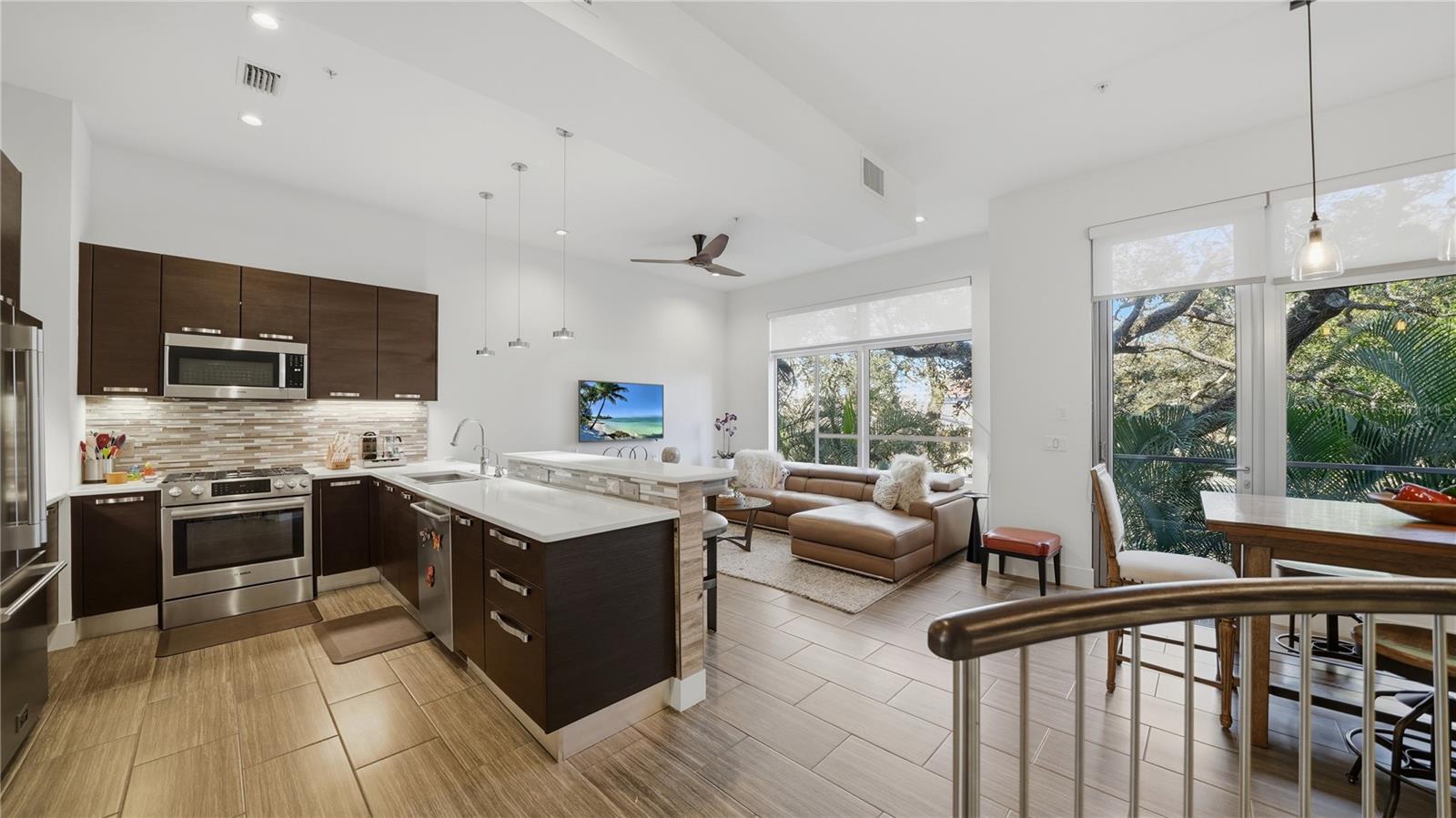 Image 19 of 53 For 209 Cosmopolitan Court