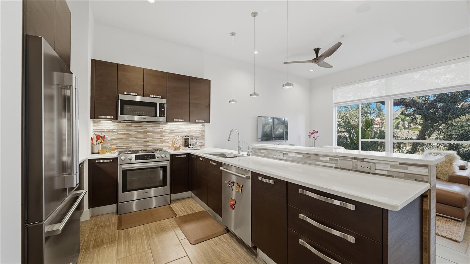 Image 21 of 53 For 209 Cosmopolitan Court