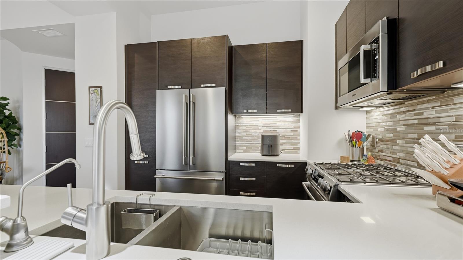 Image 22 of 53 For 209 Cosmopolitan Court