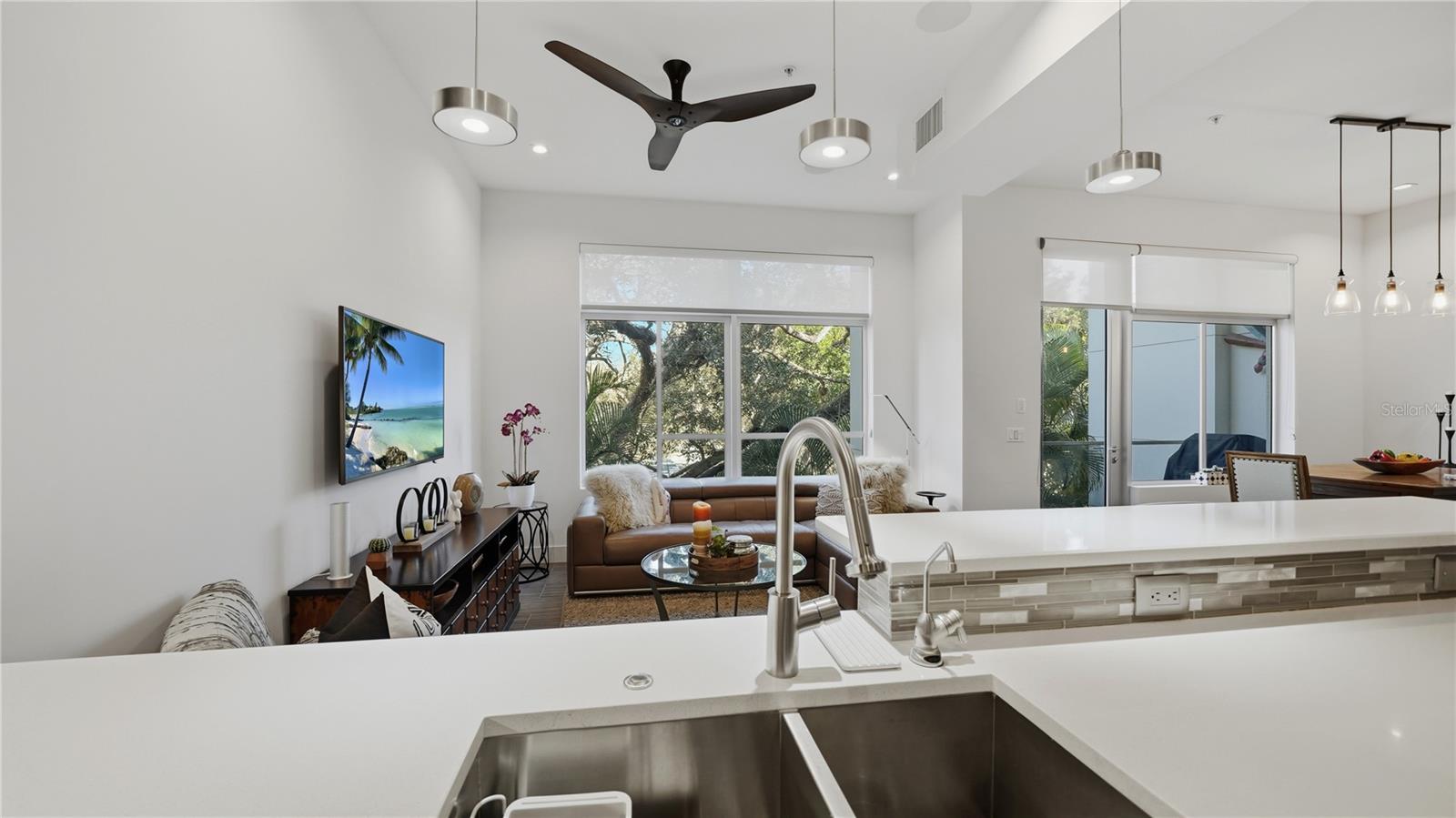 Image 24 of 53 For 209 Cosmopolitan Court