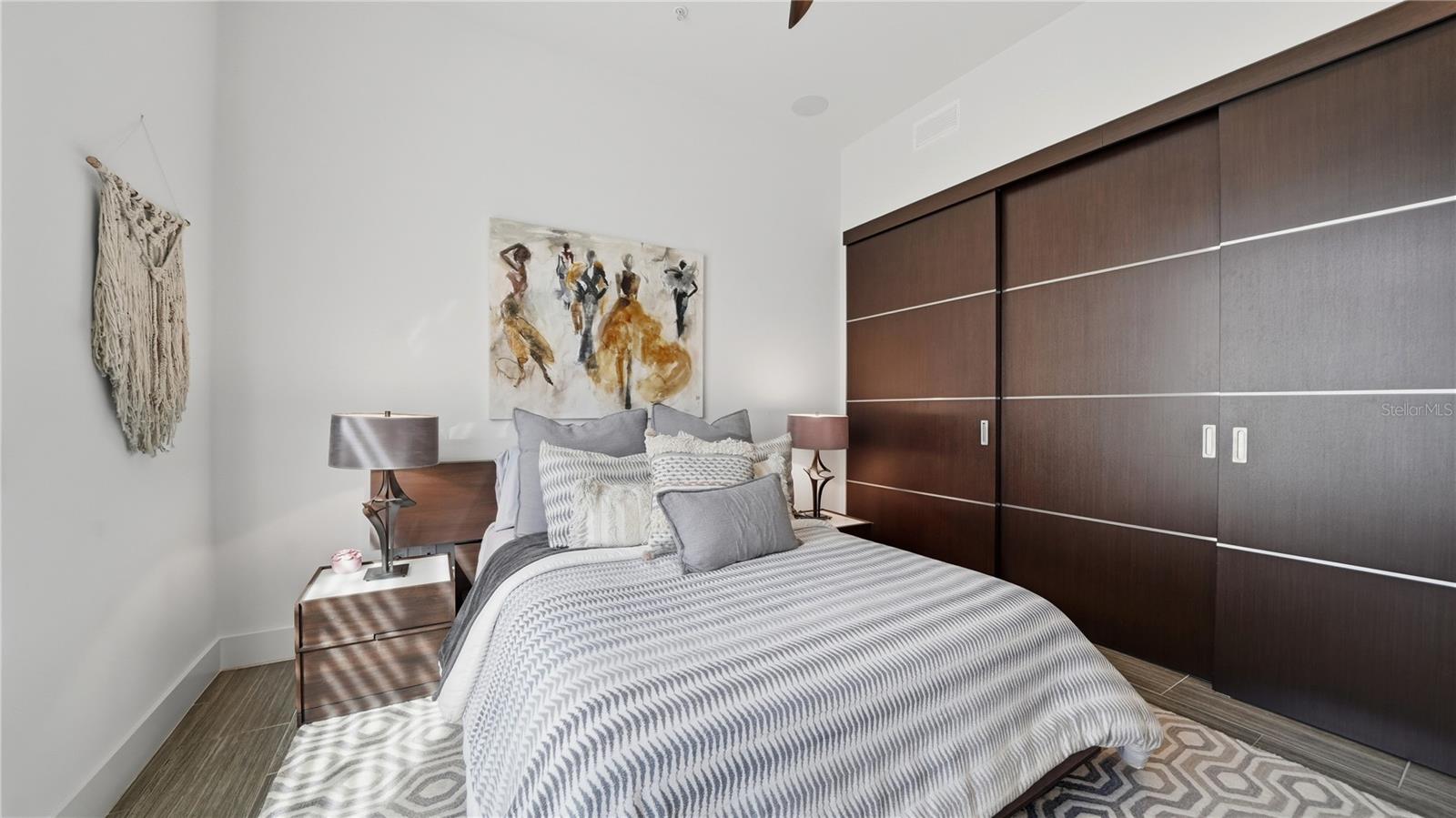 Image 26 of 53 For 209 Cosmopolitan Court