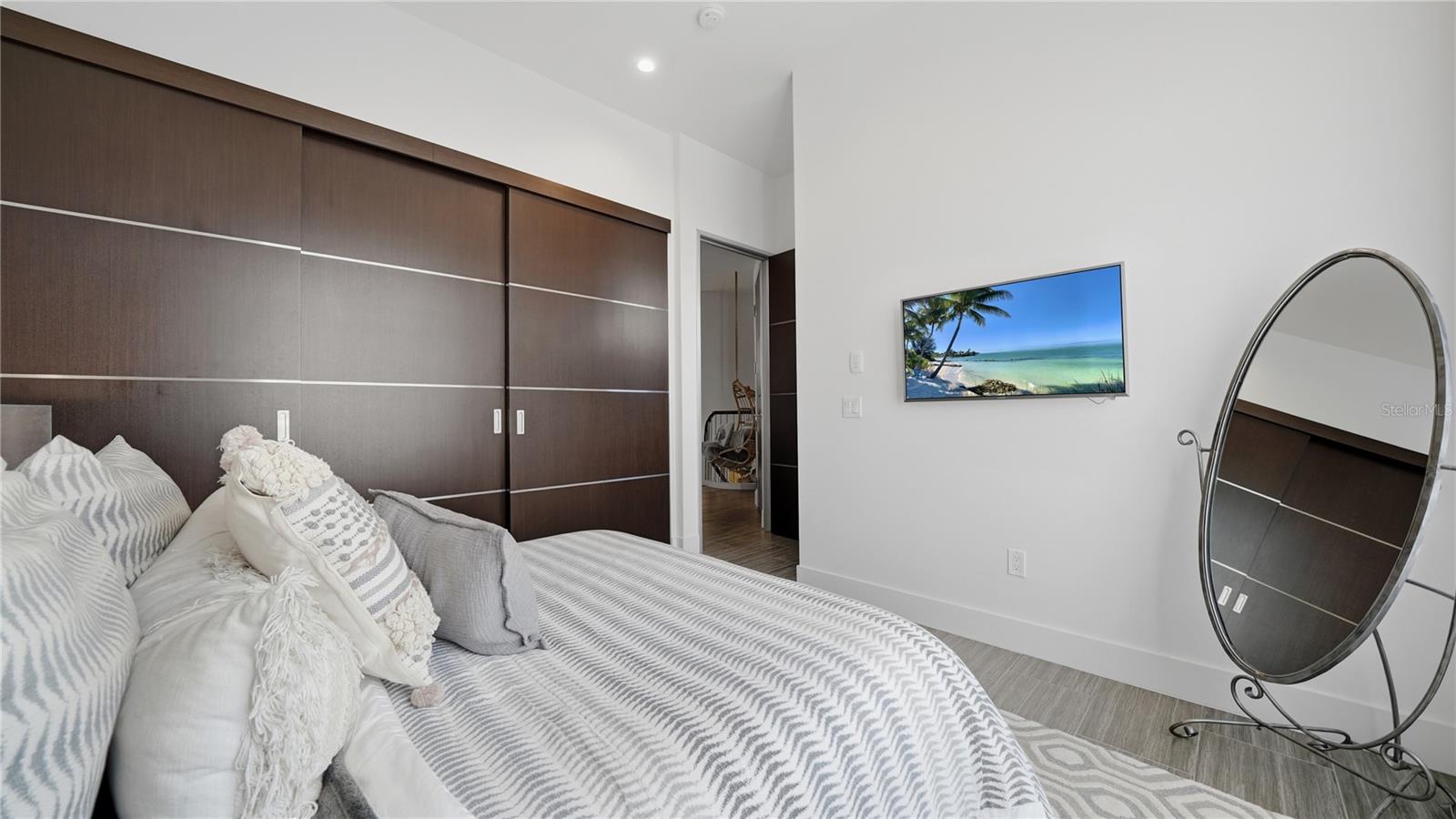 Image 27 of 53 For 209 Cosmopolitan Court