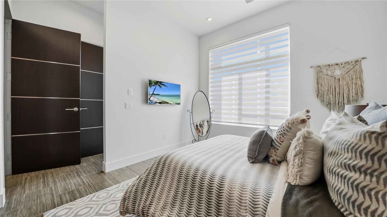 Image 28 of 53 For 209 Cosmopolitan Court