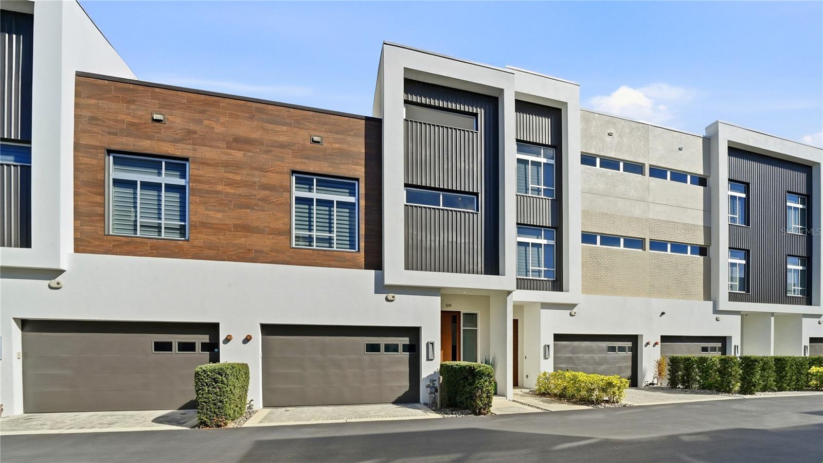 Image 3 of 53 For 209 Cosmopolitan Court