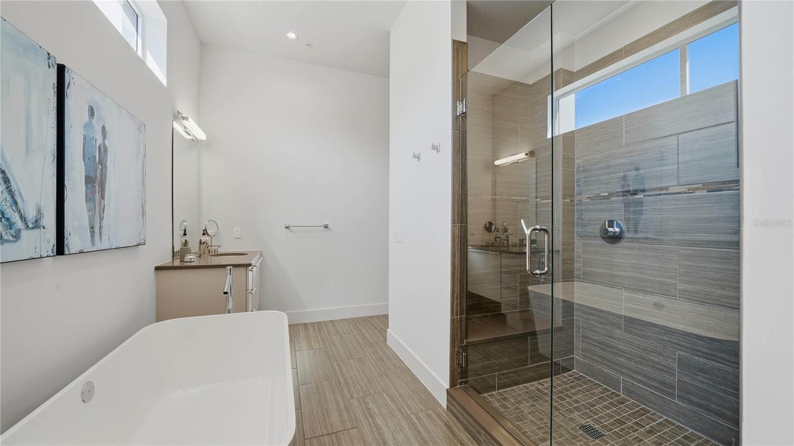 Image 30 of 53 For 209 Cosmopolitan Court