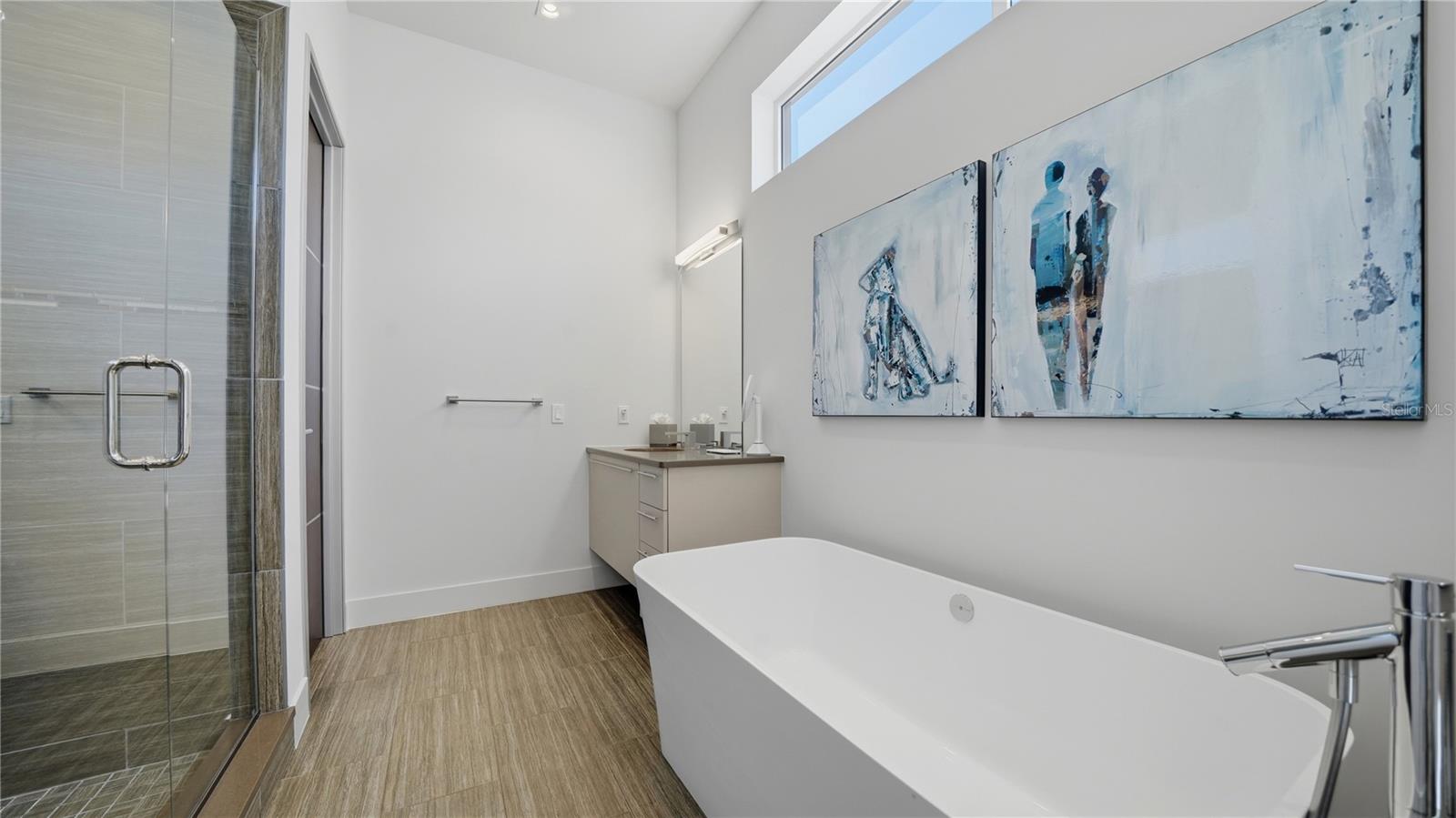 Image 31 of 53 For 209 Cosmopolitan Court