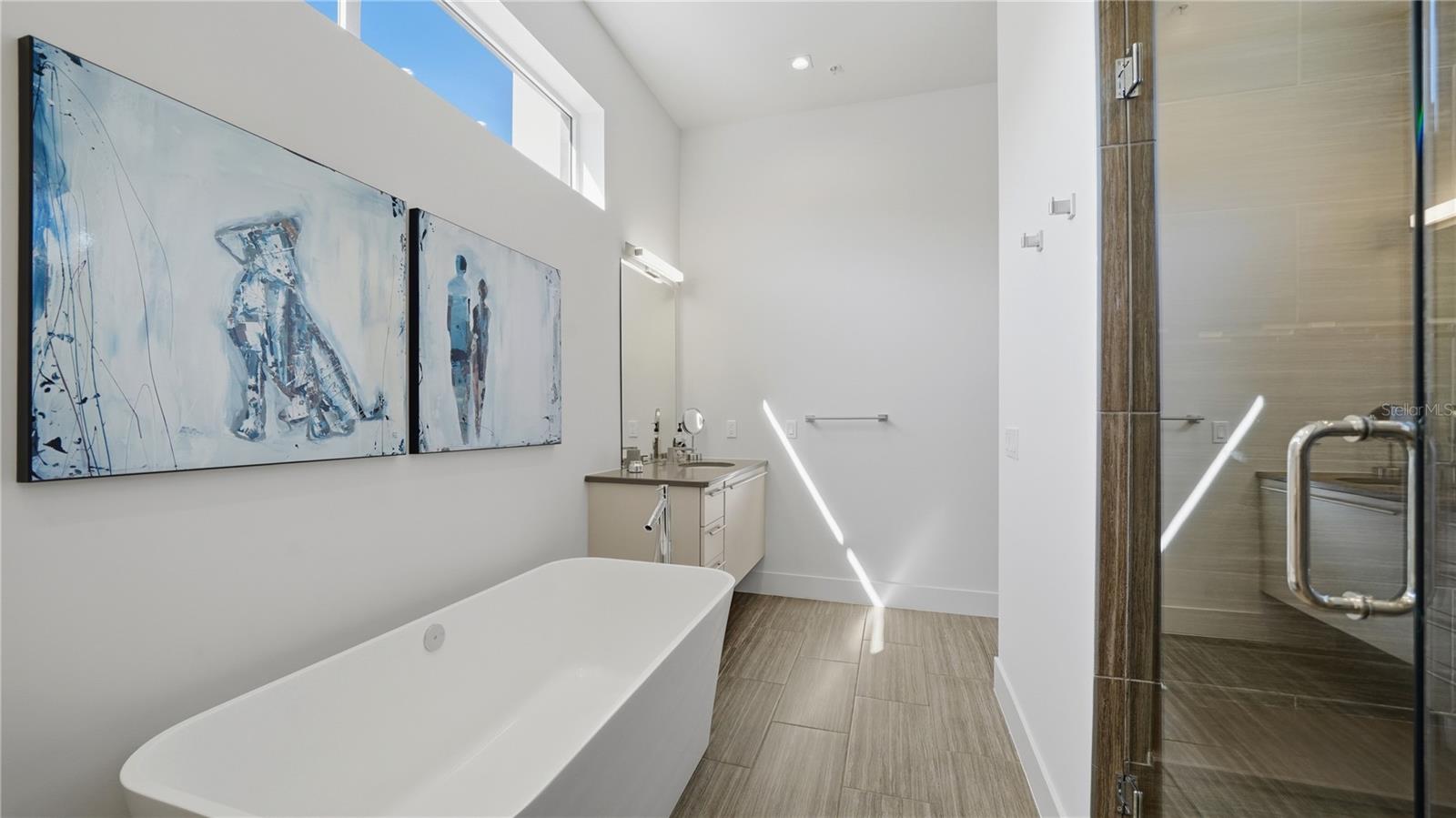 Image 32 of 53 For 209 Cosmopolitan Court