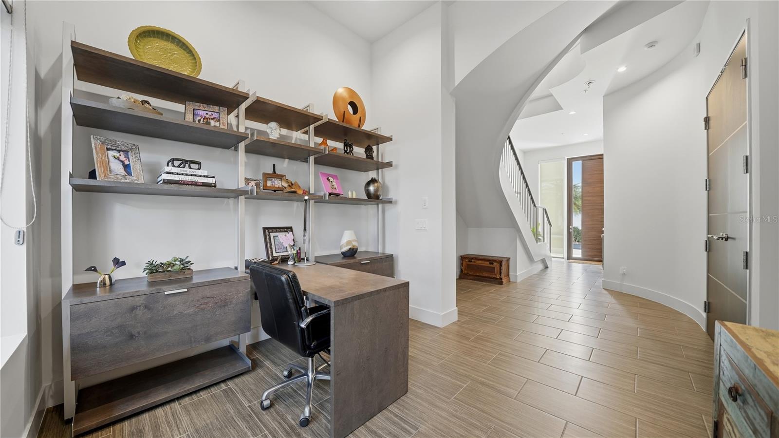 Image 33 of 53 For 209 Cosmopolitan Court