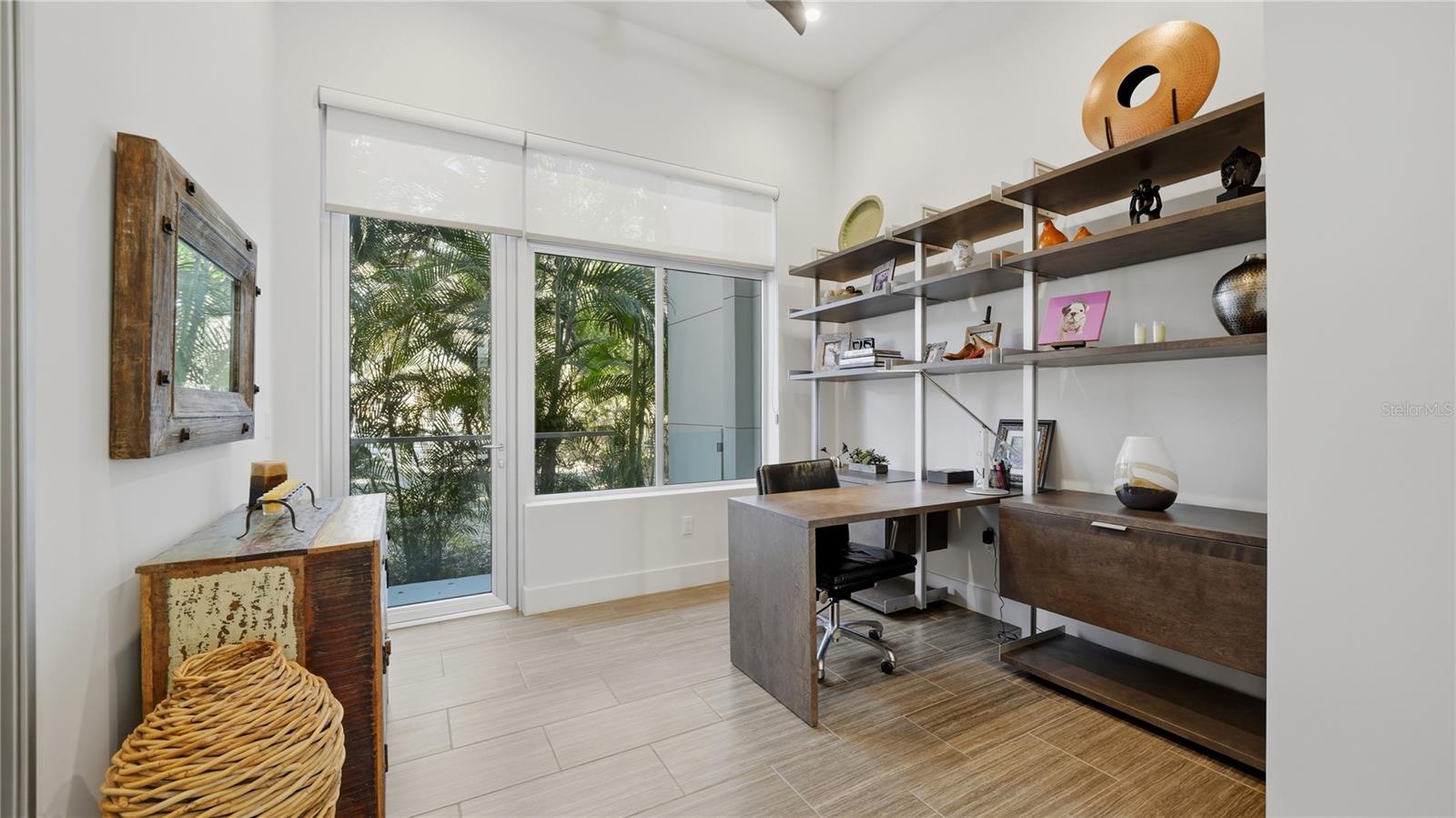 Image 34 of 53 For 209 Cosmopolitan Court