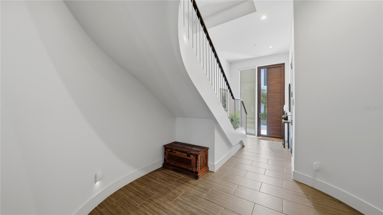 Image 36 of 53 For 209 Cosmopolitan Court