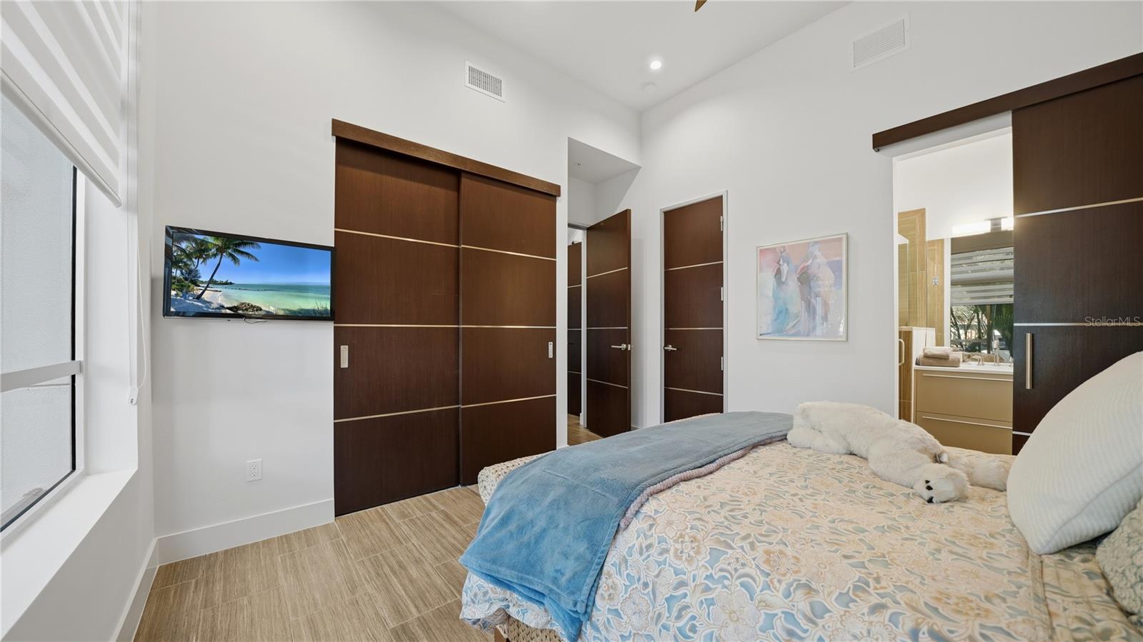 Image 39 of 53 For 209 Cosmopolitan Court