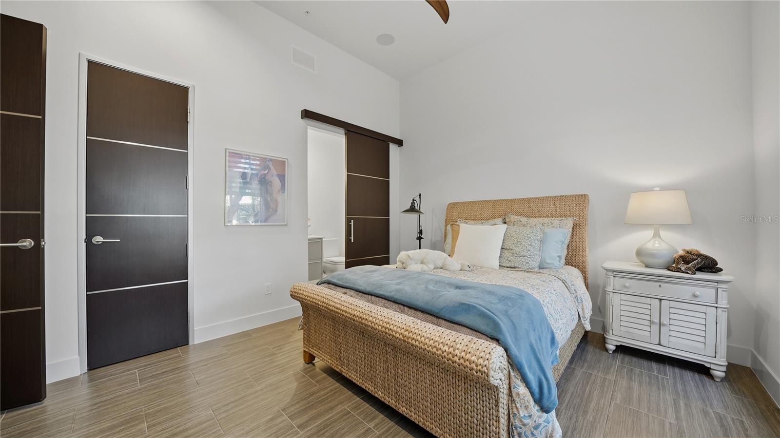 Image 40 of 53 For 209 Cosmopolitan Court