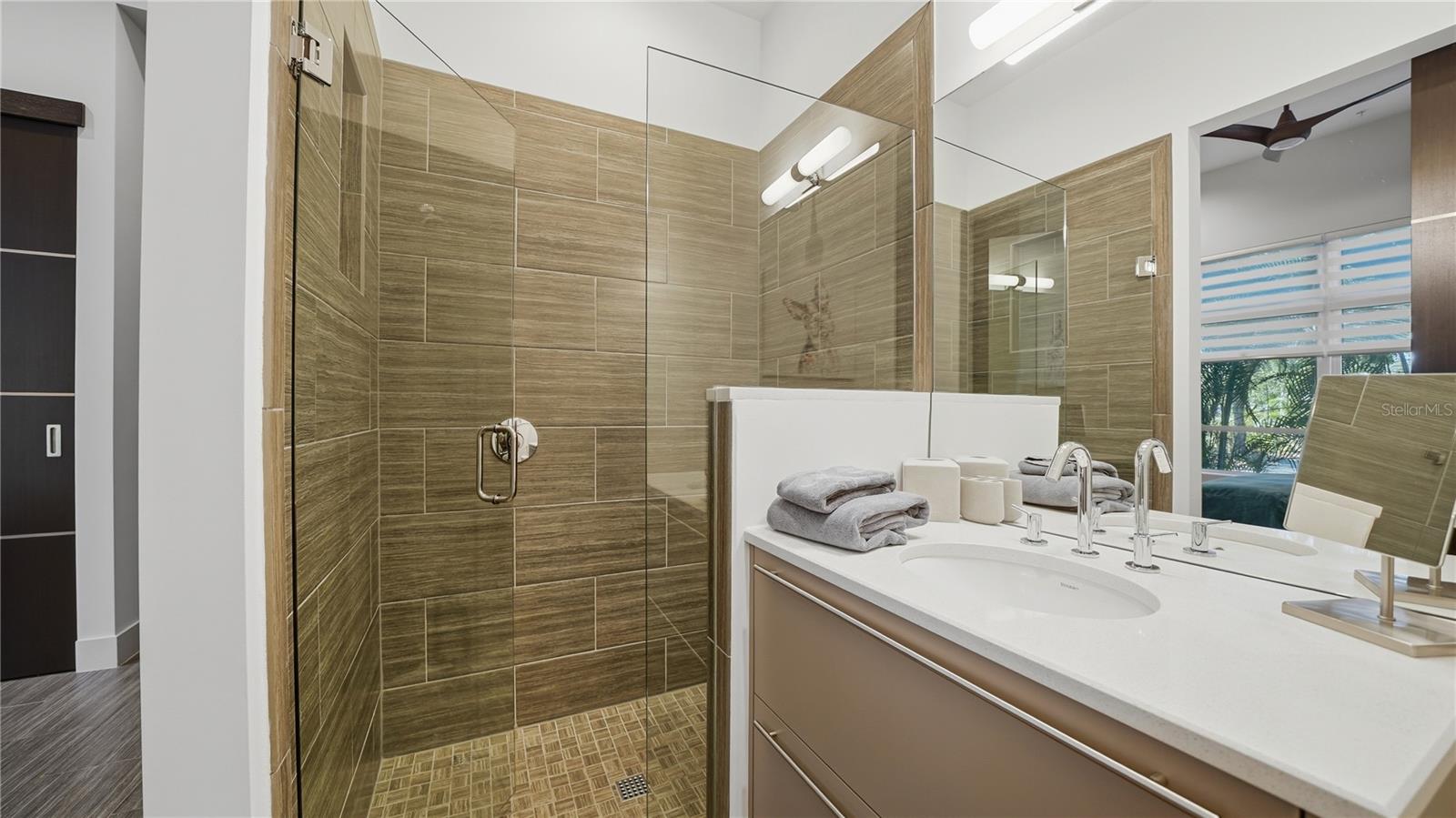 Image 41 of 53 For 209 Cosmopolitan Court