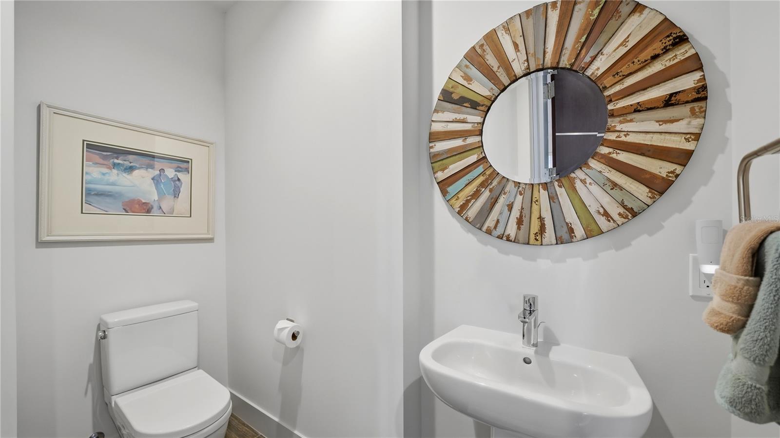 Image 42 of 53 For 209 Cosmopolitan Court