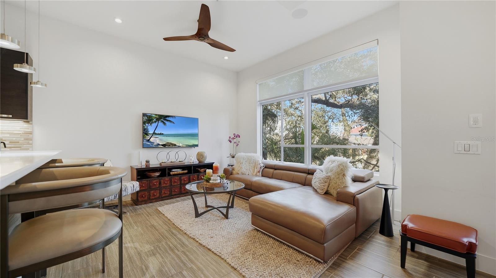 Image 7 of 53 For 209 Cosmopolitan Court