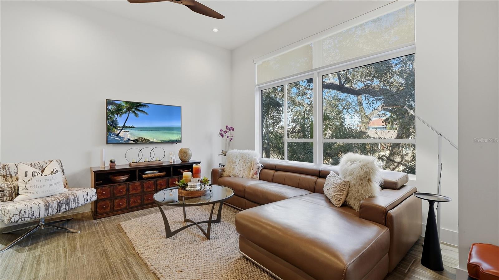 Image 8 of 53 For 209 Cosmopolitan Court