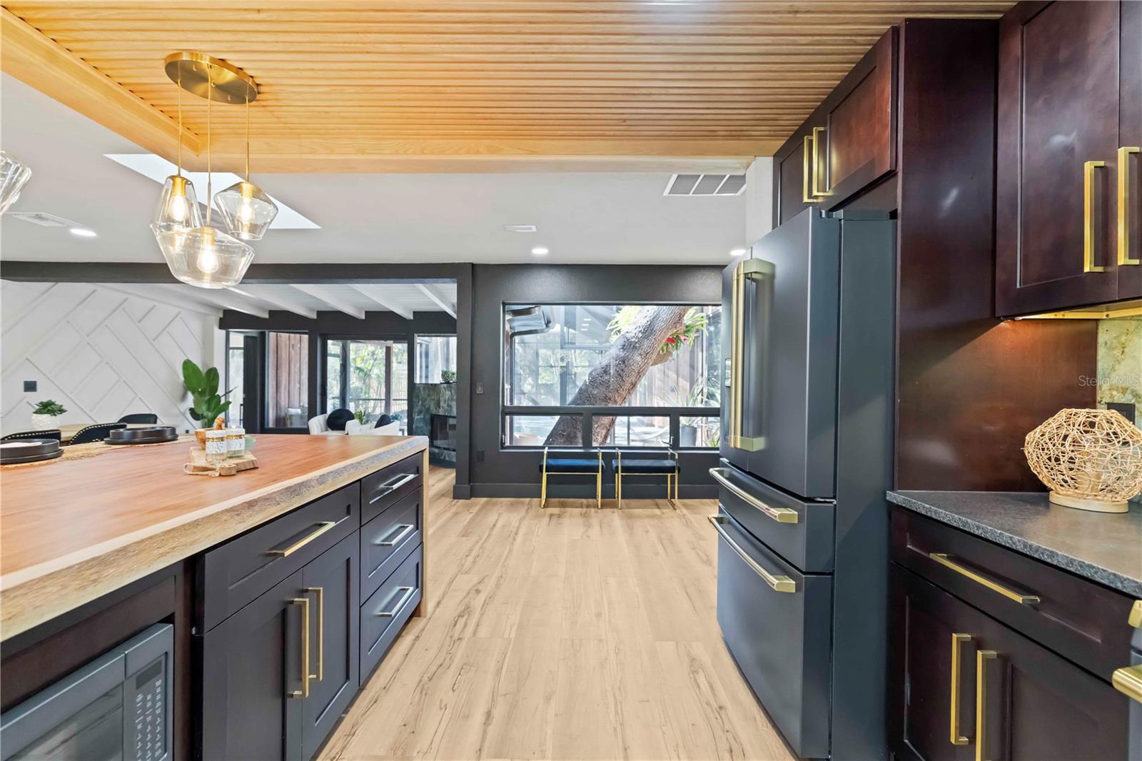 Image 21 of 77 For 4534 Banan Place