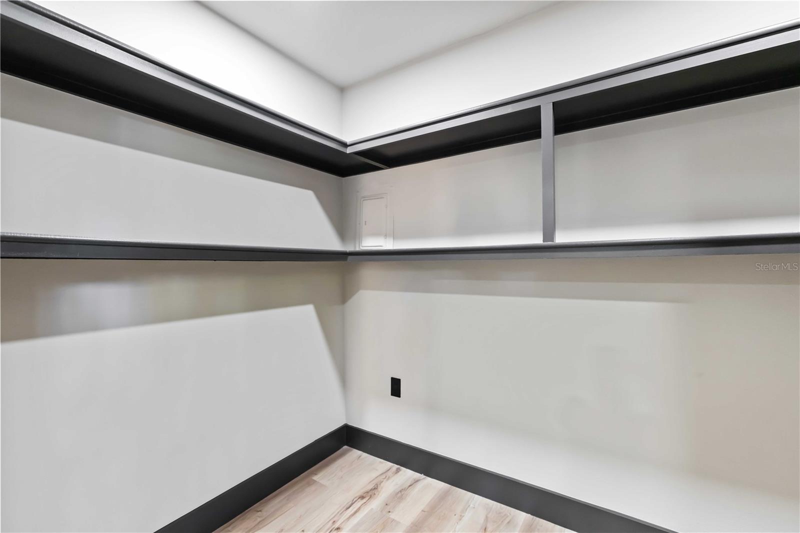 Image 54 of 77 For 4534 Banan Place