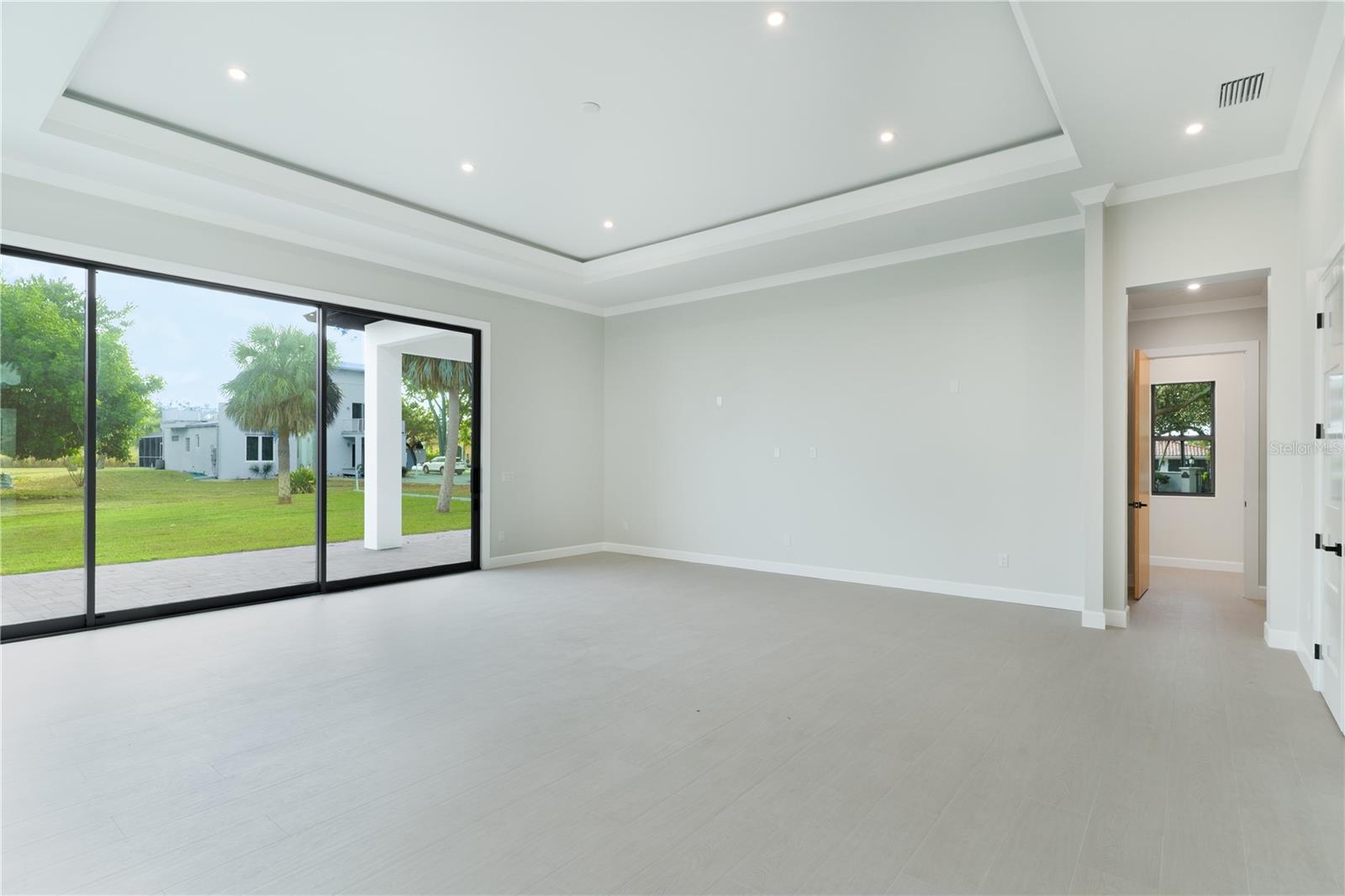 Image 10 of 64 For 2414 Bayshore Road