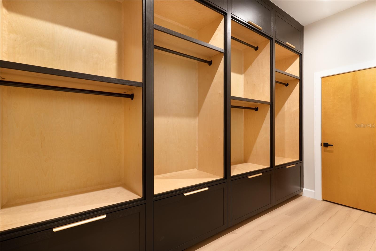 Image 26 of 64 For 2414 Bayshore Road